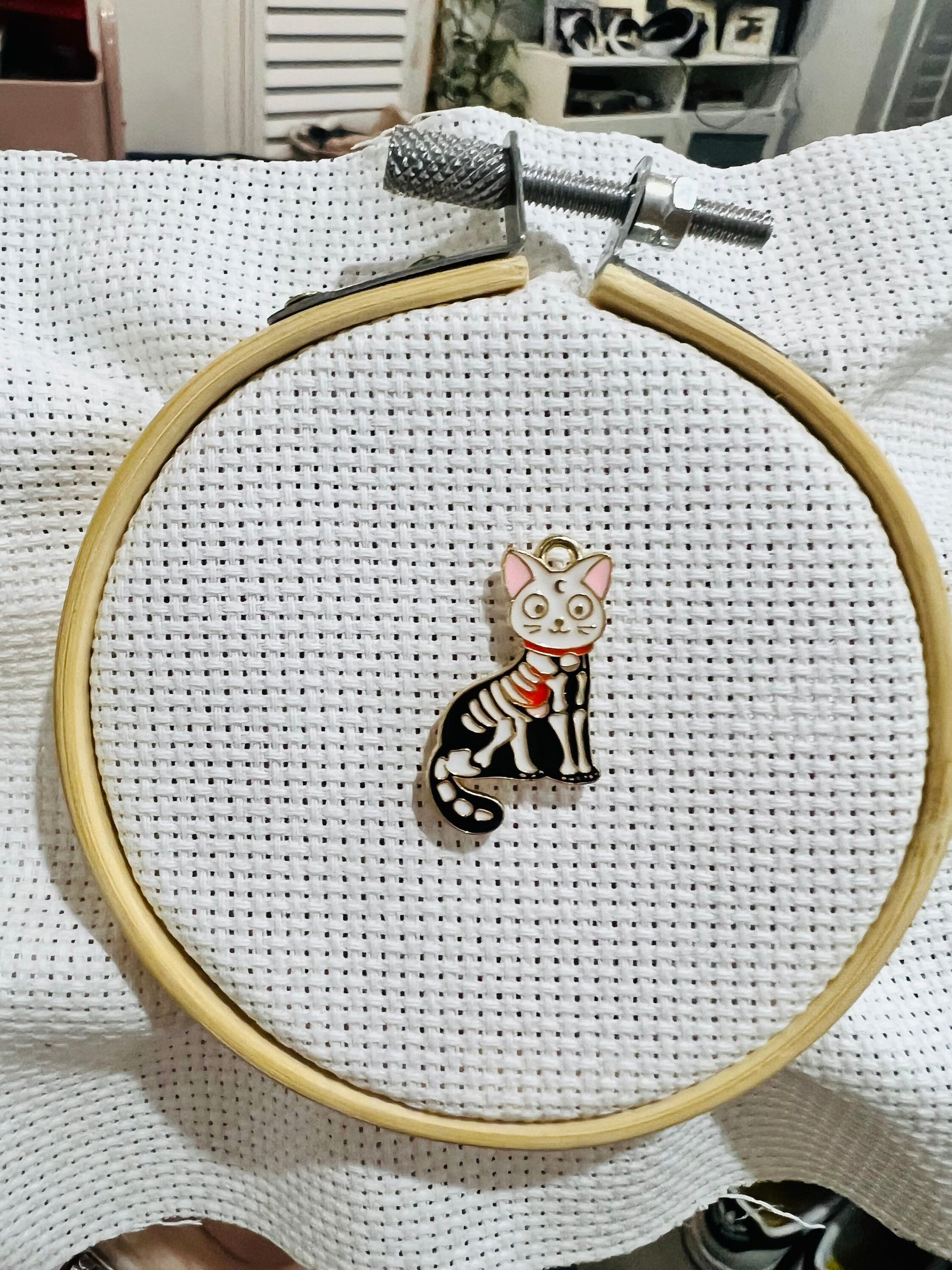 Spooky Needle Minder | Cat | Rabbit