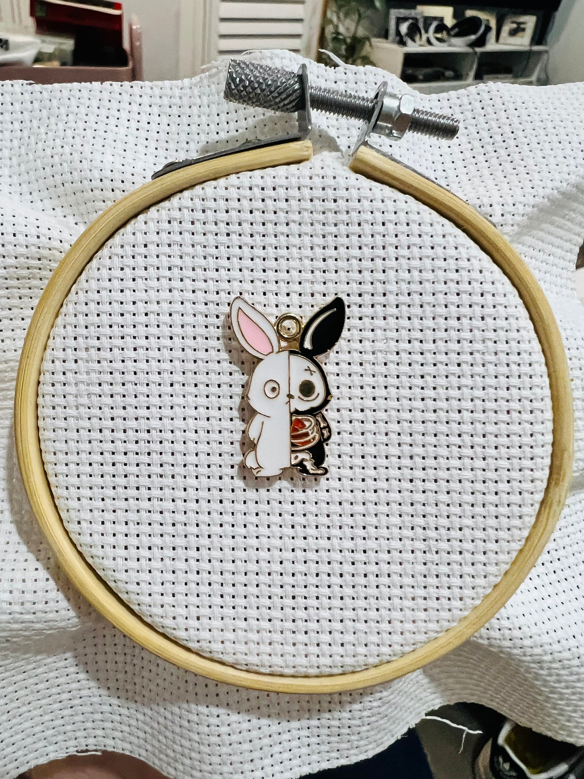 Spooky Needle Minder | Cat | Rabbit